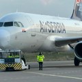 Beogradski aerodrom od danas ima novog poslodavca: Menzies Aviation počeo da radi, prvi jutarnji talas bez kašnjenja (foto)