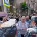 Demonstranti blokirali jerevan: Izbili protesti u Jermeniji zbog razgraničenja sa Azerbejdžanom, privedeno 100 ljudi