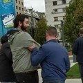 (VIDEO) Priveden aktivista Nikola Ristić uoči protesta: Ideš s nama da popričamo o tvom krečenju stana