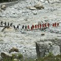 Ekipe tragaju za preživelima pod ruševinama nakon poslednjeg jakog potresa na Tibetu