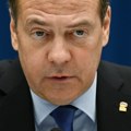 "Sahrana demokratije" - Medvedev "osuo paljbu"