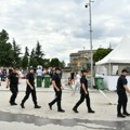 Vučićev kontramiting uz pomoć policije u centru Beograda: Naprednjaci postavili transparent FOTO