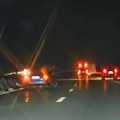 Vozači oprez! Nesreća na auto-putu "Miloš Veliki" kod Ljiga: Vozilo i pešaci na sred brze trake (foto)