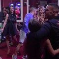 Sara zavela 20 godina starijeg Ivana Marinkovića, šutnula ga, pa se muvala sa ovim zadrugarom: Grlili se pred svima, nisu se…