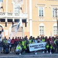 Studenti iz Vršca koji pešače u Novi Sad stigli u Plandište: Dočekani uz scene za pamćenje VIDEO