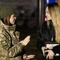 Анђелина Џоли посетила Украјину па добила поклоне од војске: Ево где је све глумица била