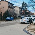 Pet mladića povređeno u stravičnom udesu u Prokuplju: Audi udario u tri parkirana vozila, a onda je nastao karambol (foto)