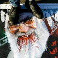 (Foto, video) Iranke prkose režimu Protesti žena sve radikalniji: Pale portrete vrhovnog vođe, odbijaju da nose hidžab