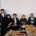 Humanitarna izložba u Ćupriji: Slavski kolači i rukotvorine „Našeg zlatnog doba“ (foto)