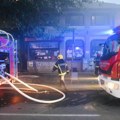 Izbio požar u Žablju: Zapalio se pomoćni objekat, vatrogasci sprečili širenje vatre (foto)