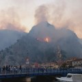 Troje teško povređenih u omiškom požaru na respiratoru, jedna osoba stabilno
