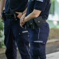 Šokantne scene na sahrani u Novom Pazaru: Muškarca iz zatvora doveli na ispraćaj majke, a onda počela drama
