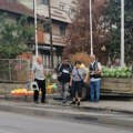 Zbog zabrane ulične prodaje u Bujanovcu, poljoprivrednici iz Srpske Kuće robu nose u Vranje