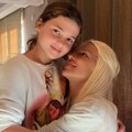 Ćerka Jelene Karleuše glavna zvezda na maminom rođendanu! Pogledajte šta je obukla Nika Tošić i zbog čega svi gledaju u…