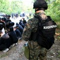 (Foto) bilans velike Policijske akcije u vojvodini Pronađen 371 irelularni migrant, nađene tri automatske, jedna…