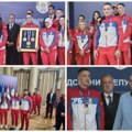 Lepe slike iz predsedništva: Pogledajte susret Vučića sa zlatnim bokserima (video)
