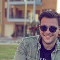 Danas sahrana mladića koji se utopio na Lefkadi: Bezuspešno pokušavali da ga izvuku iz podivljalih talasa, verenica na…