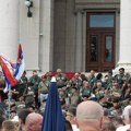 Književno veče završeno: Mediji udaljavani, ka građanima letela jaja i flaše (VIDEO)