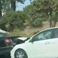 (Video) Lančani sudar kod Geneks kule: Pet vozila slupano, stvaraju se gužve