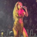 Spremite se, uživo snimamo spot: Tea Tairović u Kragujevcu premijerno izvela novu pesmu "Šeki, šeki", a na koncert stigla na…