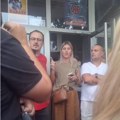 Roditelji blokirali školu u Mirijevu: V.D. direktora SNS kadra tražio policijsko iseljenje (VIDEO)
