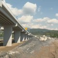 Velike količine vode izlaze iz cevi: Kakvi se radovi izvode i da li je tunel Munjino brdo bezbedan