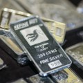 Srebro juri ka novom rekordu uz snažne prilive u ETF-ove