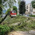 Nevreme "šamara" Balkan! U Sloveniji upaljen crveni meteo-alarm, stižu SMS-ovi upozorenja: vetar čupa drveće iz korena, Mostar…