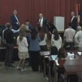 Tenzije u Kuli: Naprednjaci traže da se ponovi glasanje za predsednika opštine i da ne bude tajno. Studenti ne daju