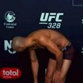 Ovaj snimak obilazi svet! UFC šampion jedva stoji na nogama - nije mogao da hoda, pogledajte scenu o kojoj svi bruje! video