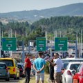 (Video) Potpuni haos na evozniju Zbog gužve! Za dlaku izbegnuta opšta tuča, turisti sve snimili: Nervozni vozači ušli u…