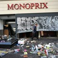 Makron: Svi koji su pljačkali tokom demonstracija moraće da nadoknade štetu