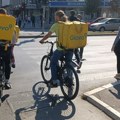 Fali nam samo zakon koji ih prepoznaje: Dostavljači i vozači u Srbiji bi mogli dobiti bolovanje i penziju. Hoće li im onda i…