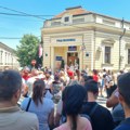 (Video) Protest radnika „Džinsi“ ispred kabineta gradonačelnika, koji im je rekao da niko neće ostati bez posla