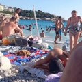Snimak Srpkinje sa popularne plaže u Crnoj Gori ostavio sve bez reči: "Da priđeš vodi nema šanse. Gaziš preko ljudi i…