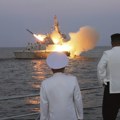 "Pogodila je metu brzo i bez greške": Kim Džong Un nadgledao testiranje krstareće rakete na ratnom brodu