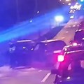 Jezivi snimci nesreće na Voždovcu: Delovi kola rasuti svuda po ulici, jednom vozaču noga bila skoro odsečena (video)