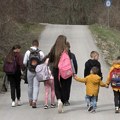 Pogledajte dobro ovu sliku iz Srbije: Svaki dan satima pešače do škole, nikad nisu imali neopravdan izostanak