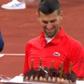 Novak oduvao svećice na terenu: Domaćin turnira u Ženevi iznenadio Đokovića za njegov 37. rođendan