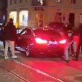 "Izvadi ga, bre": Besni navijači Srbije napali vozača BMW-a, policija ga uhapsila i otkrila ko je bio unutra