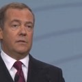 Medvedev poručuje Vašingtonu: Rusiju nećete baciti na kolena!