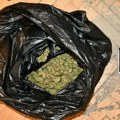Policija u stanu mladića pronašla 240 grama marihuane i 220 grama amfetamina