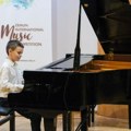 Izuzetan talenat u borbi za život: Pijanista Stefan Poljak(9) organizuje humanitarni koncert za Lenu Stojković
