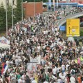 Hiljade ljudi na protestu u Užicu: Blokada magistrale i zahtevi za oslobađanje uhapšenih (VIDEO)