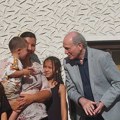 Krkobabić u poseti šestočlanoj porodici u selu Valakonje kod Boljevca