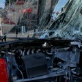 Haos na Petlovom brdu Gradski autobus uleteo u lokal sa tekstilnom robom