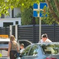 Filip istrčao iz vile, za njim izašla njegova majka sa malim Aleksandrom, u rukama nosila... Sve je spremno!