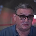 Drobnjak sedeo u kafiću u Čačku, građani se okupili ispred: Pogledajte kako beži kroz kuhinju (video)