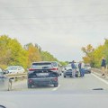 Udes na Obrenovačkom putu: Sudarili se u smeru ka gradu, stvaraju se gužve