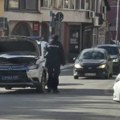 Policijski automobil u kvaru izazvao saobraćajni haos u centru grada